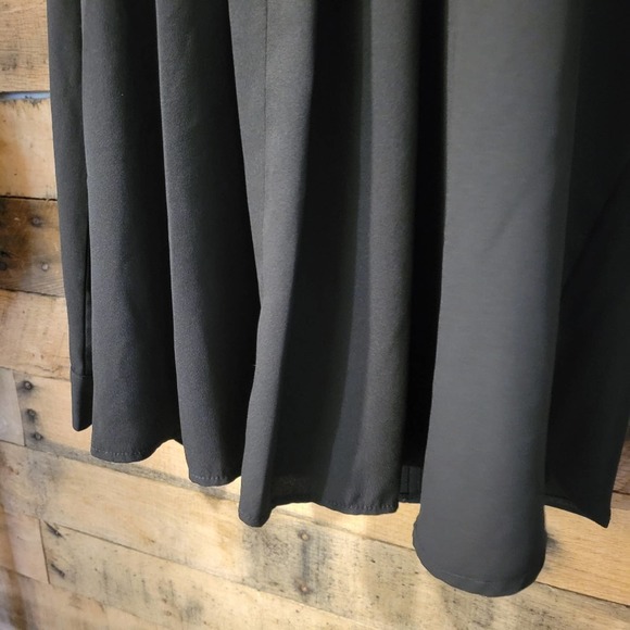 Ann Taylor women's black dress blouse with pleated front size medium - Picture 6 of 11